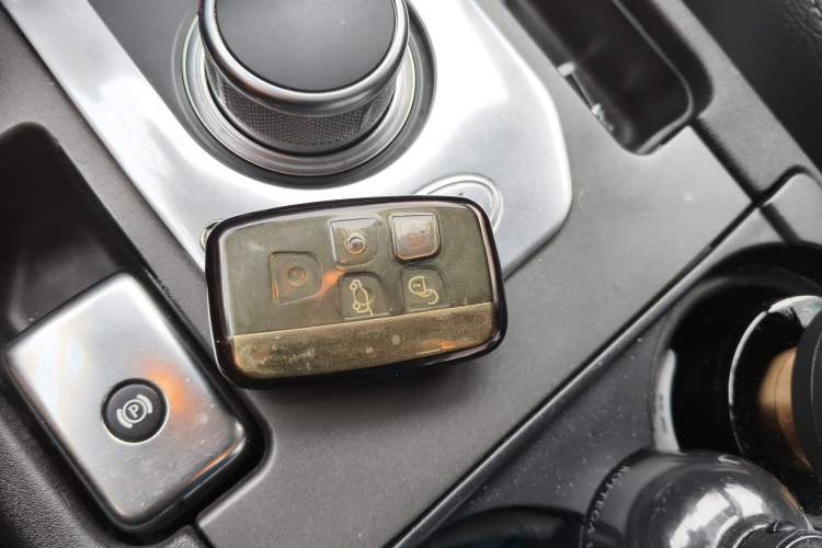 Used Land Rover Discovery 2014 3.0 SC V6 HSE Vehicle Key