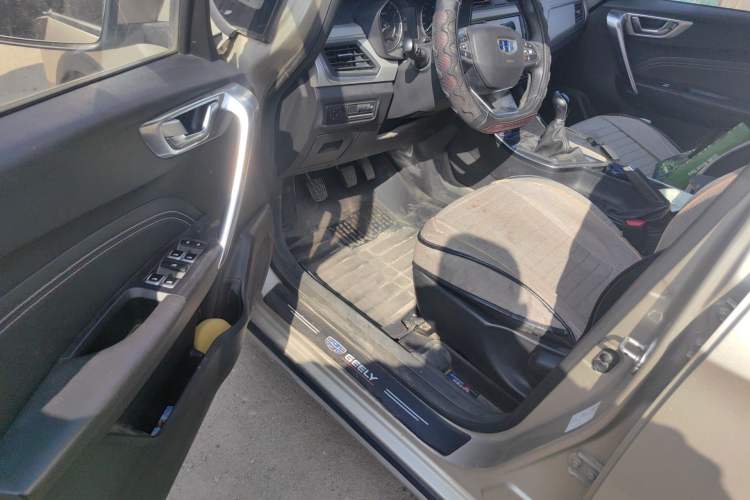 Used Geely Auto Vision X3 2019 Upgraded Model 1.5L Manual Elite Version Driver Seat