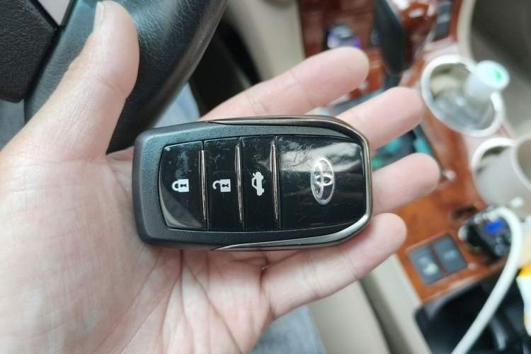 Used Toyota Highlander 2012 3.5L 4x4 7-Seater Luxury Edition with Navigation