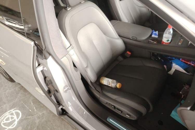 Used Nio ET7 2022 75 kWh Right Front Seat