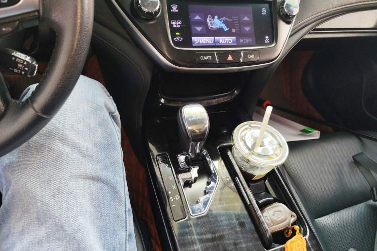 Used Toyota Crown 2015 2.0T Fashion Edition
