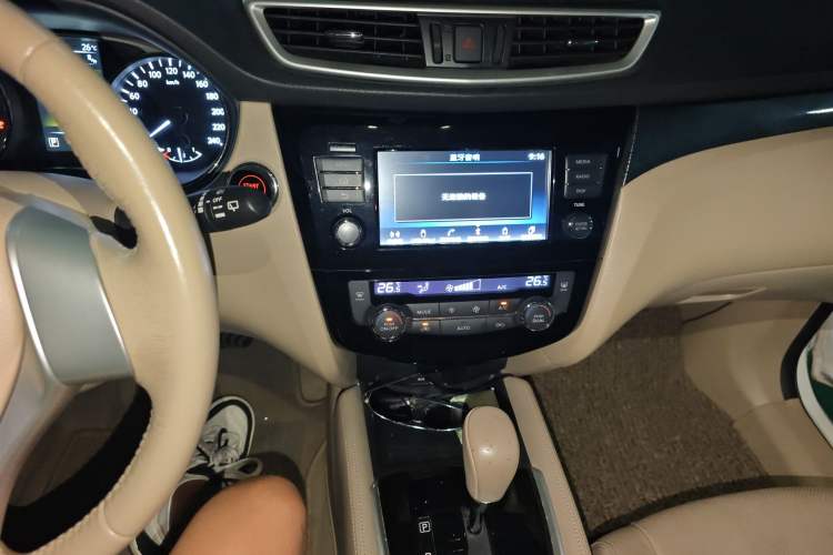 Used Nissan X-Trail 2014 2.5L CVT Luxury Edition 4WD Audio And AC Panel