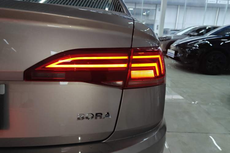Used Volkswagen Bora 2020 1.5L Automatic Elite Version Right Rear Taillight