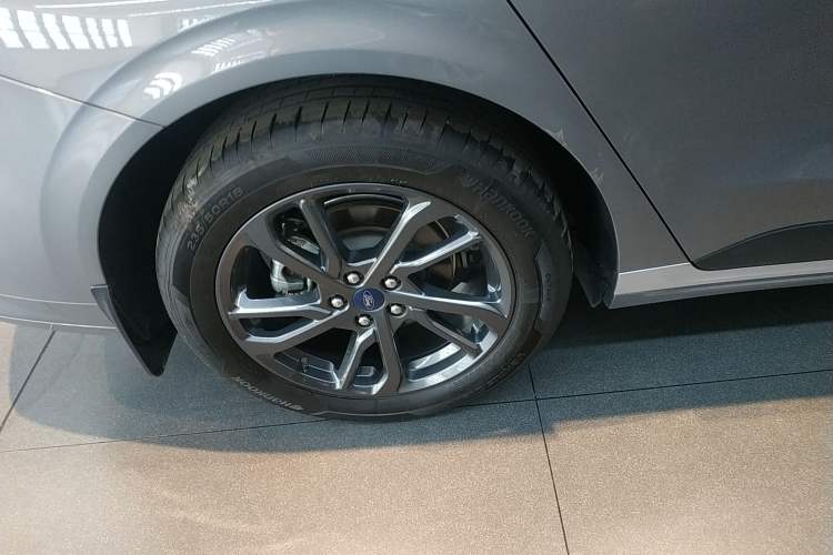 Used Ford Mondeo 2025 2.0T EcoBoost Luxury Version
