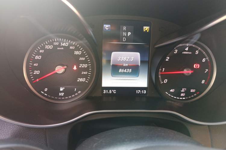 Used Mercedes-Benz GLC 2016 GLC 300 4MATIC Dynamic Model Odometer Close Up