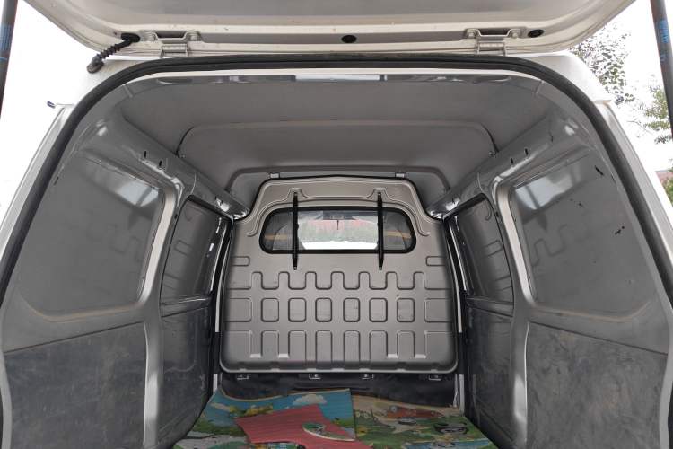 Used Wuling Zhiguang 2023 1.5L Utility Version with Enclosed Windows 2 Seats