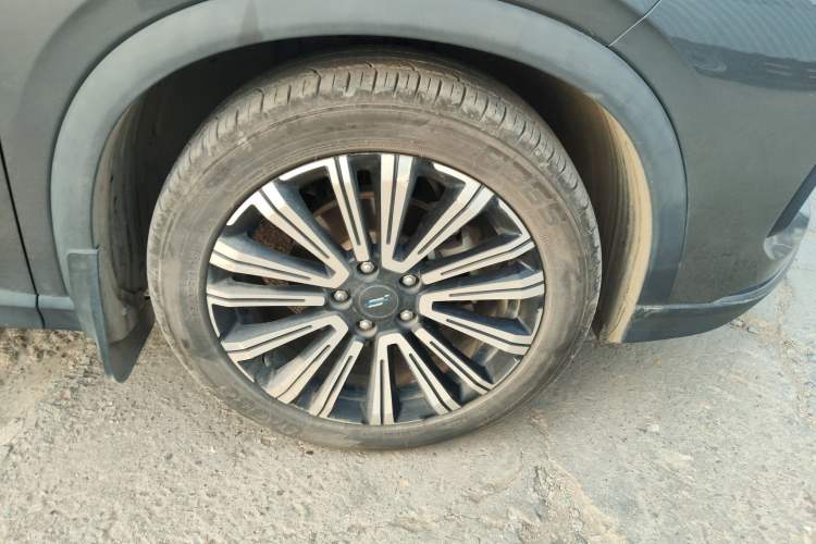 Used CHANGAN OSHAN X5 2021 Revised Version 1.5T DCT Luxury Edition Right Front Wheel Hub