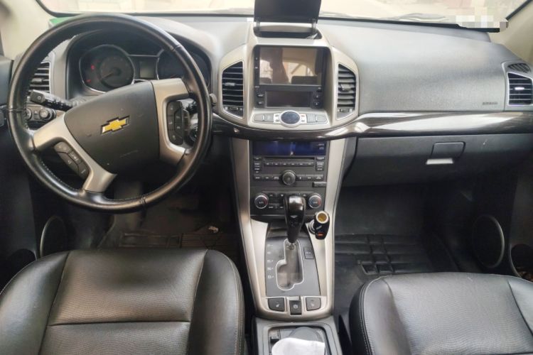 Used Chevrolet Captiva 2015 2.4L 4x4 Flagship Edition 7-Seater Center Console