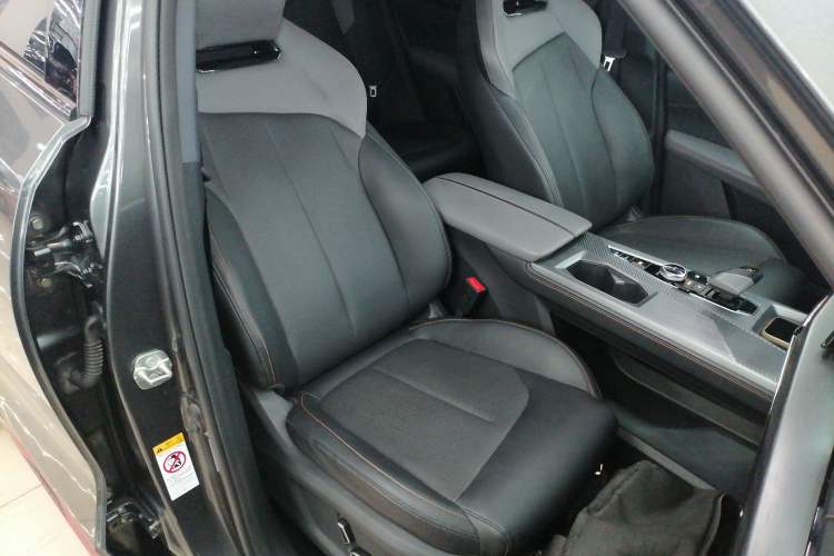 Used CHANGAN OSHAN Z6 2022 Blue Whale 1.5T DCT Smart Edition Urban Version Right Front Seat