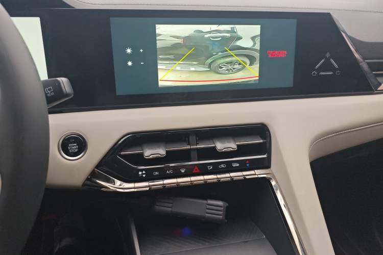 Used SOL X8 PLUS 2023 1.5 TGDI DCT Smart Home Edition 7-Seater