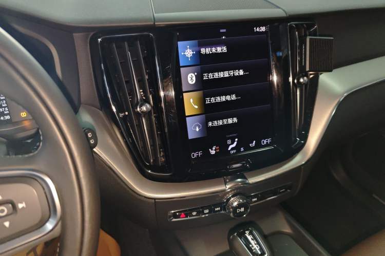 Used Volvo XC60 2021 T5 4x4 Smart Luxury Edition Audio And AC Panel