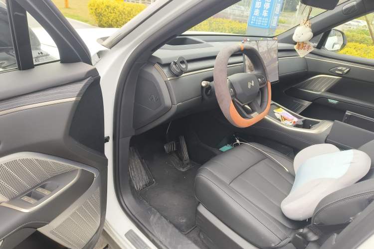 Used ONVO Luxeed L90 2025 Model—Pro Six-Seater Version