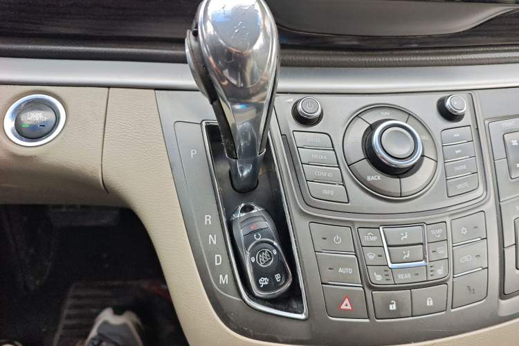 Used Buick GL8 2011 3.0L XT Luxury Business Flagship Edition
