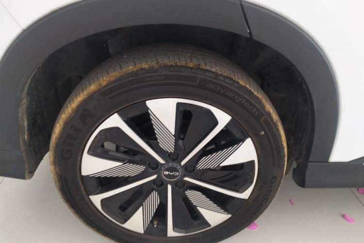 Used BYD Song PLUS New Energy 2025 DM-i Smart Drive 112KM Prestige Model Right Rear Wheel Hub