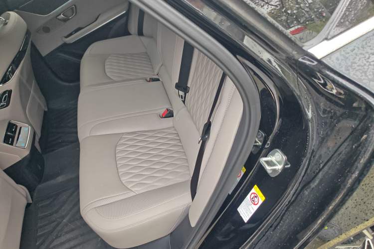 Used BYD Han 2025 DM-i Intelligent Driving Edition 125KM LiDAR Flagship Model Left Rear Seat