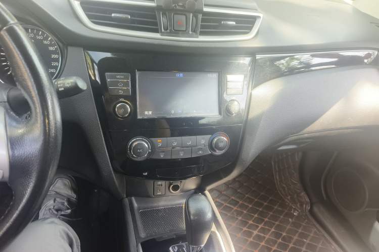 Used Nissan Qashqai 2017 2.0L CVT Smart Enjoyment Version China V Standard Audio And AC Panel