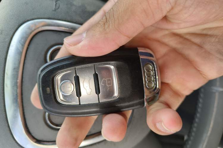 Used Audi A4L 2012 2.0 TFSI automatic standard version