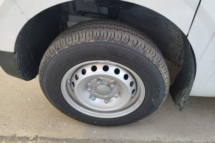 Used SAIC MAXUS Dana V1 2025 V1+ Long Wheelbase Low-Roof Multi-Function Version (62 kWh)