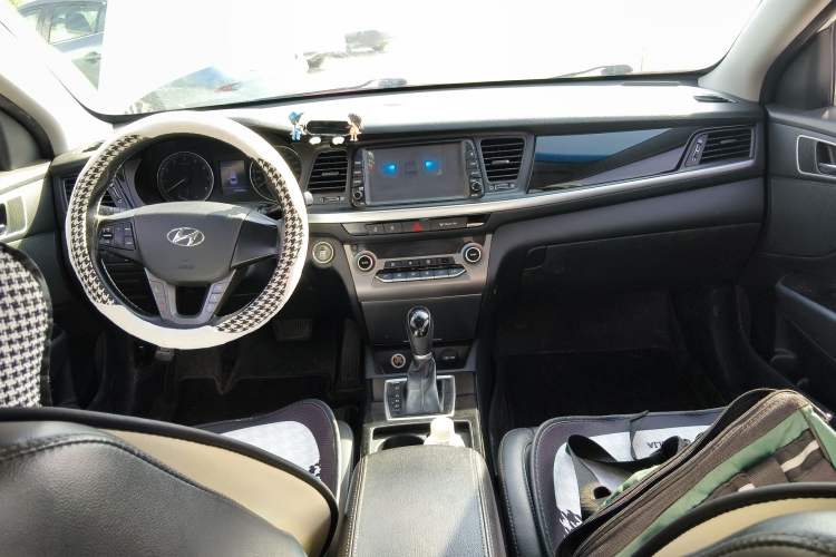 Used Hyundai Mistra 2017 1.8L Automatic Smart GLS China V Standard Center Console