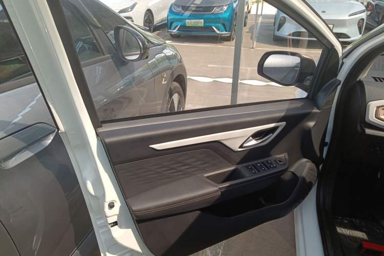 Used JAC Yiwei E10X 2024 Charming Edition 301km Lite