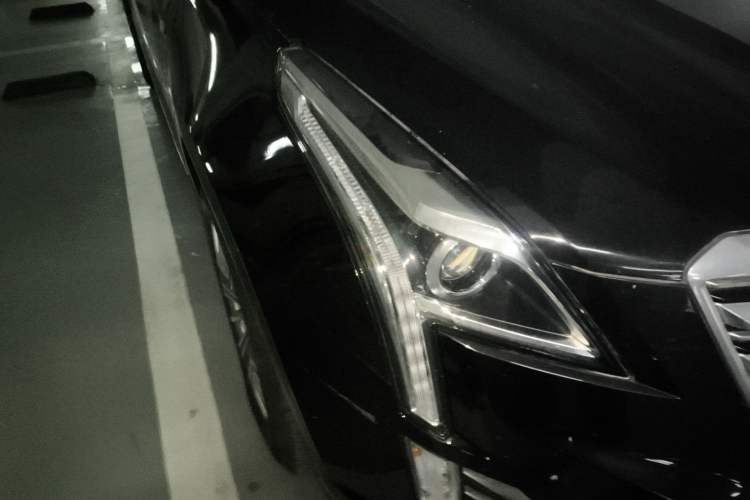 Used Cadillac XT5 2017 Anniversary Edition 25T Luxury Model
