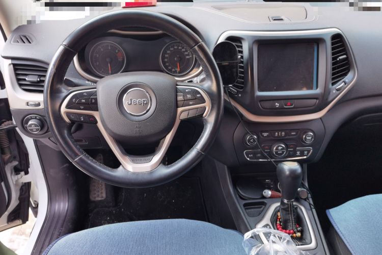 Used Jeep Cherokee 2017 2.0L Superior Edition
