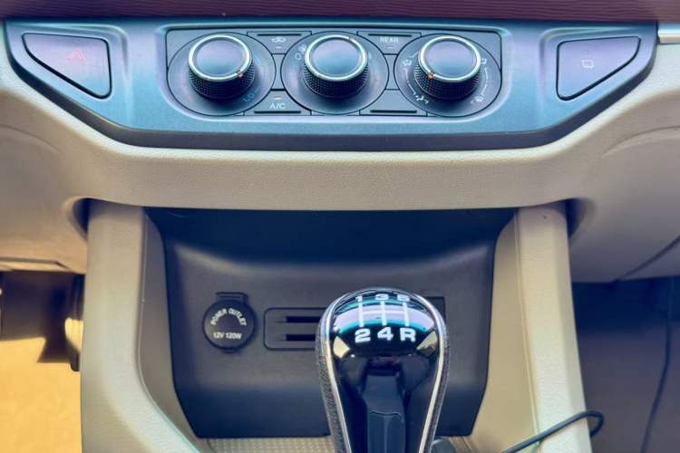 Used FORTHING Lingzhi 2020 M5L 1.6L Luxury 7-Seater