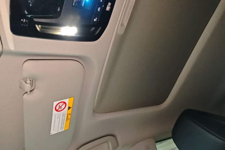 Used Toyota Venza 2023 2.0L CVT Two-Wheel Drive Luxury Edition
