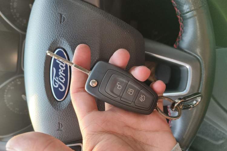 Used Ford Focus 2018 Sedan Classic EcoBoost 180 Automatic Elite Model Vehicle Key