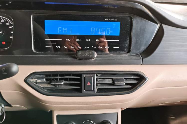 Used CHANGAN KUAYUE Xing V3 2023 1.5L Gasoline Standard Edition 2-Seat Van Audio And AC Panel