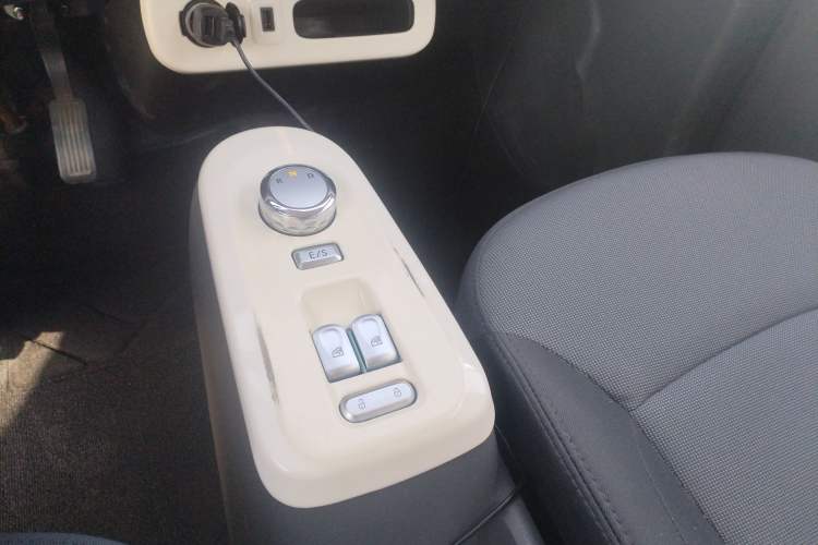 Used CHANGAN NEVO Lumin 2023 301km Honey Dew Edition Gear Lever