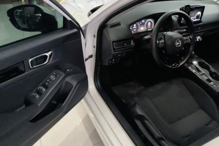 Used Honda Civic 2023 240TURBO CVT Dynamic · Center Stage Special Edition
