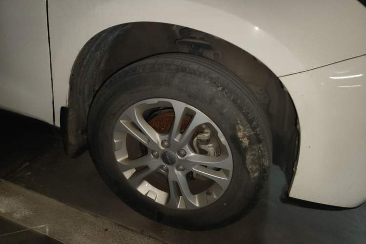 Used Haval M6 2018 1.5T Manual Two-Wheel Drive Elite Model Right Front Wheel Hub