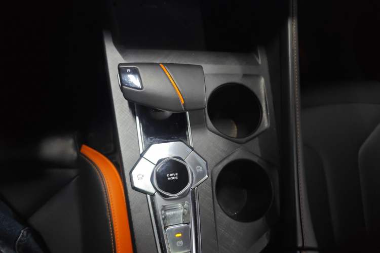 Used CHANGAN UNI-V 2024 1.5T High-Energy Version Gear Lever