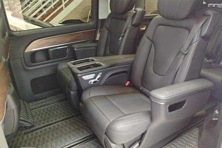 Used Mercedes-Benz V-Class 2021 V 260 L Long-wheelbase Luxury Edition