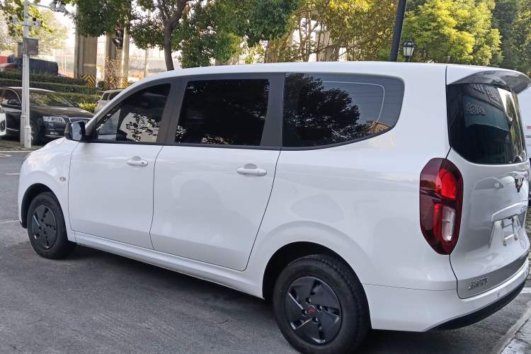 Used Wuling Hongguang New Energy 2025 Extended-Range Hybrid 50KM Comfort Version
