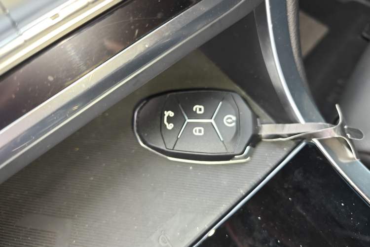 Used Lynk & Co 01 2019 2.0T Two-Wheel-Drive Pro Version China VI Standard Vehicle Key