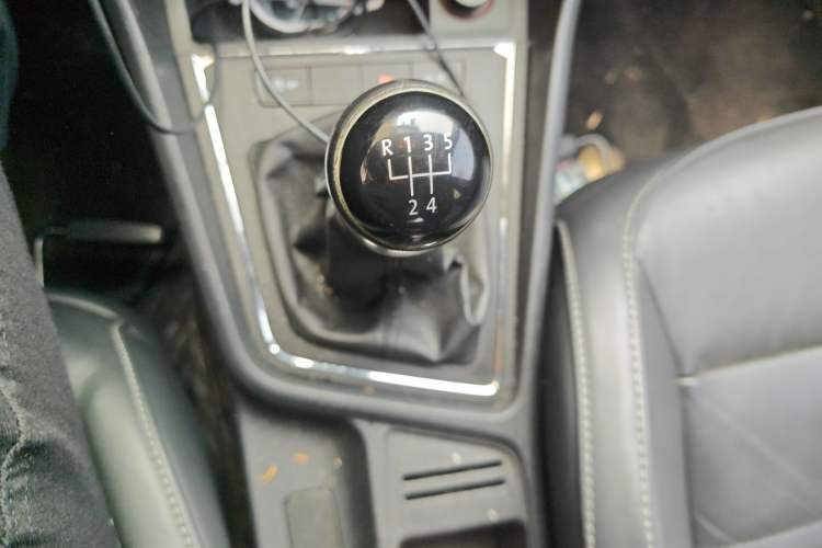 Used Volkswagen Lavida 2015 1.6L Manual Comfort Edition Gear Lever