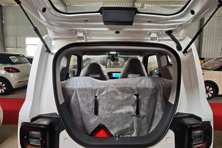 Used Geely Galaxy Panda 2024 Panda Mini 200km Endurance Bear Trunk