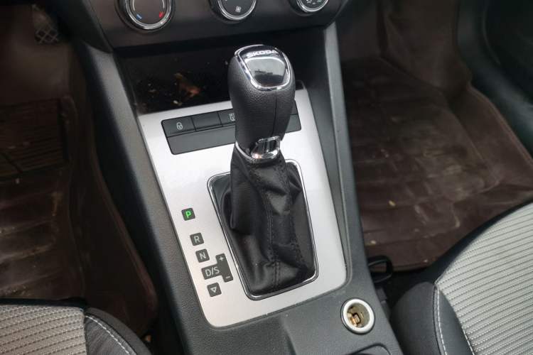 Used Skoda Octavia 2016 1.6L Automatic Chuanxing Edition Gear Lever