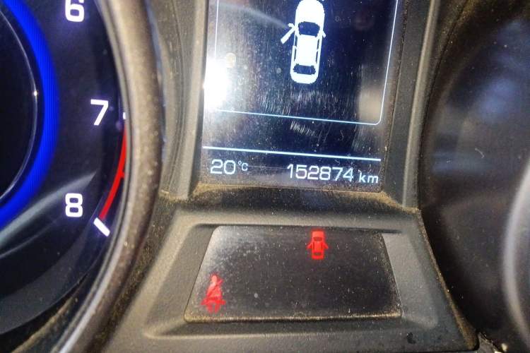 Used CHANGAN Eado 2016 1.6L Automatic Junku Model Odometer Close Up