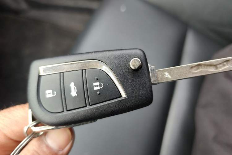 Used Toyota Corolla 2014 1.6L CVT GL-i Leather Edition Vehicle Key