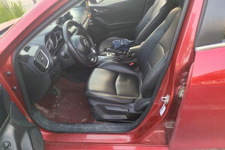 Used Mazda 3 Axela 2016 Sedan 1.5L Automatic Luxury Model