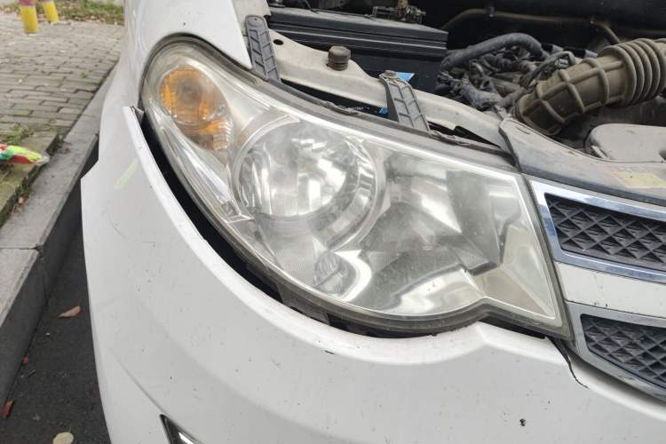 Used Wuling Hongguang 2014 1.5L S Comfort Model Right Front Headlight
