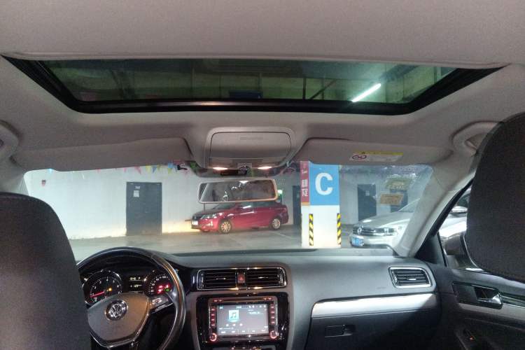 Used Volkswagen Sagitar 2017 230TSI Automatic Comfort Version
