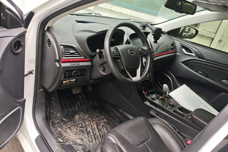 Used BYD Qin New Energy 2014 1.5T Flagship Model Driver Seat