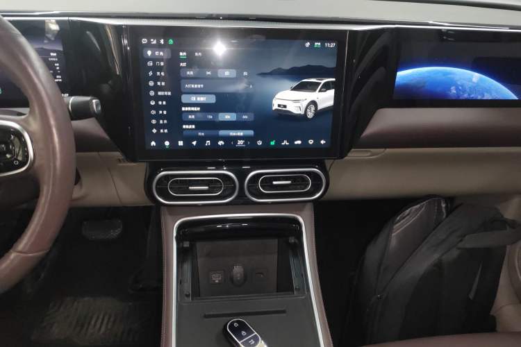 Used Leapmotor C11 2023 Pure Electric 500 Comfort Edition Audio And AC Panel