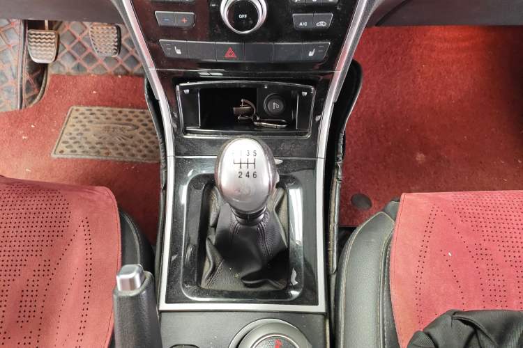 Used Haval H2 2014 1.5T Manual Two-Wheel Drive Elite Edition Gear Lever