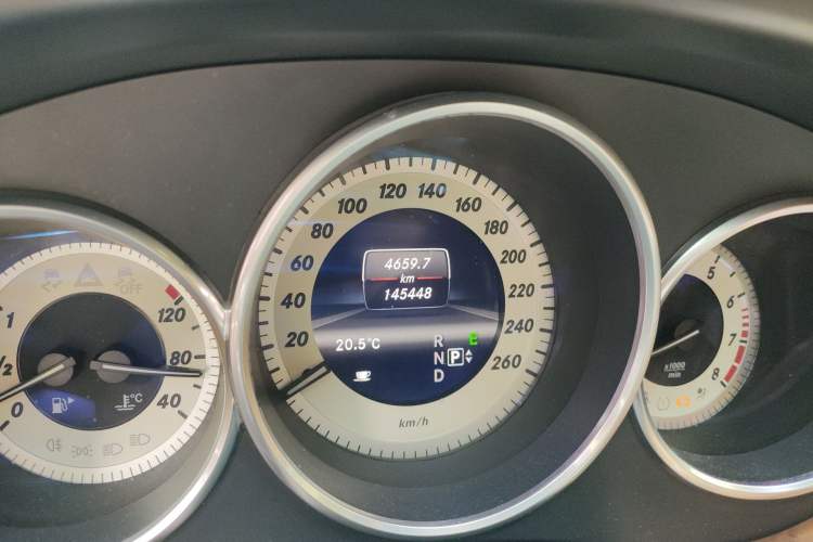 Used Mercedes-Benz CLS 2012 CLS 350 CGI Odometer Close Up