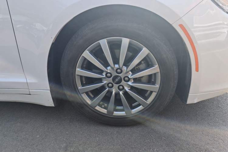 Used Lincoln MKZ 2018 2.0T Premium Edition Right Front Wheel Hub